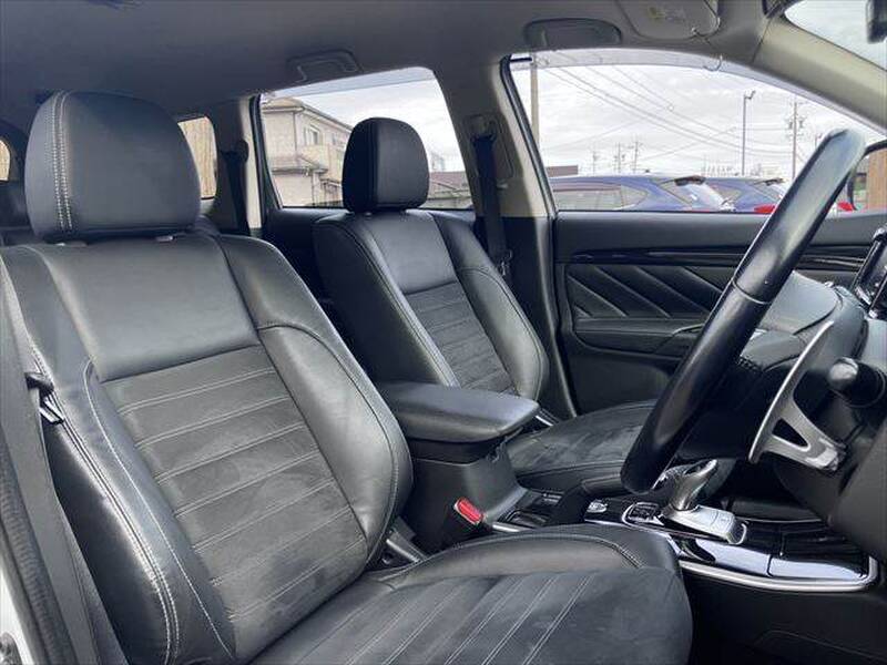MITSUBISHI OUTLANDER PHV