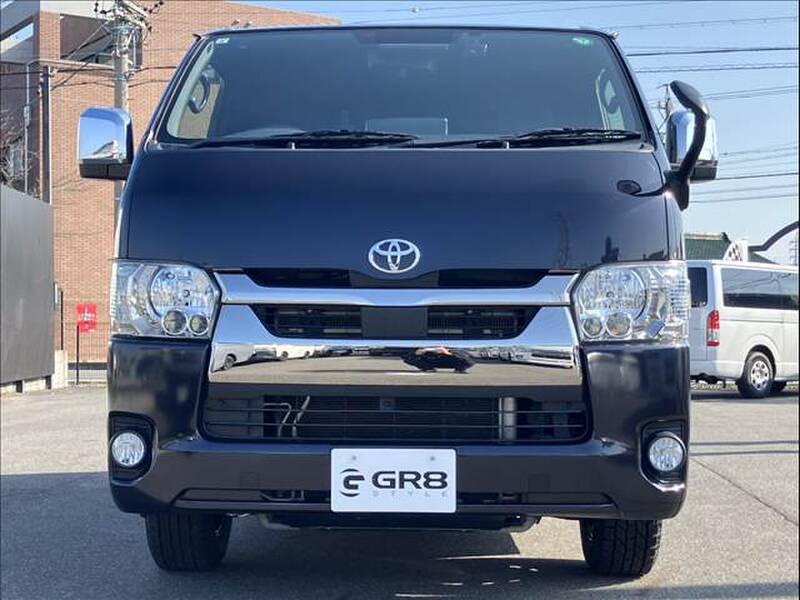 TOYOTA HIACE VAN