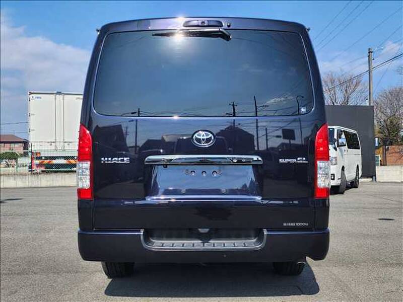 TOYOTA HIACE VAN