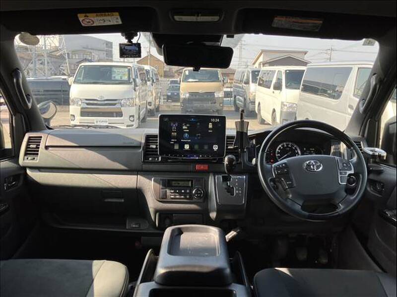 TOYOTA HIACE VAN