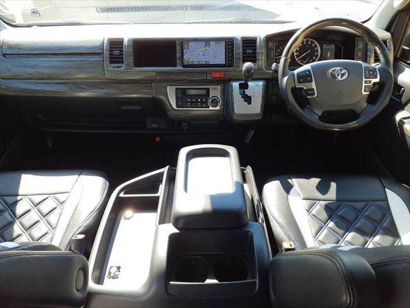 TOYOTA HIACE WAGON