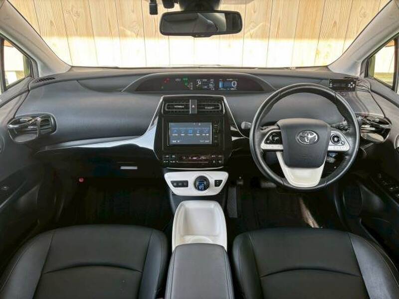 TOYOTA PRIUS