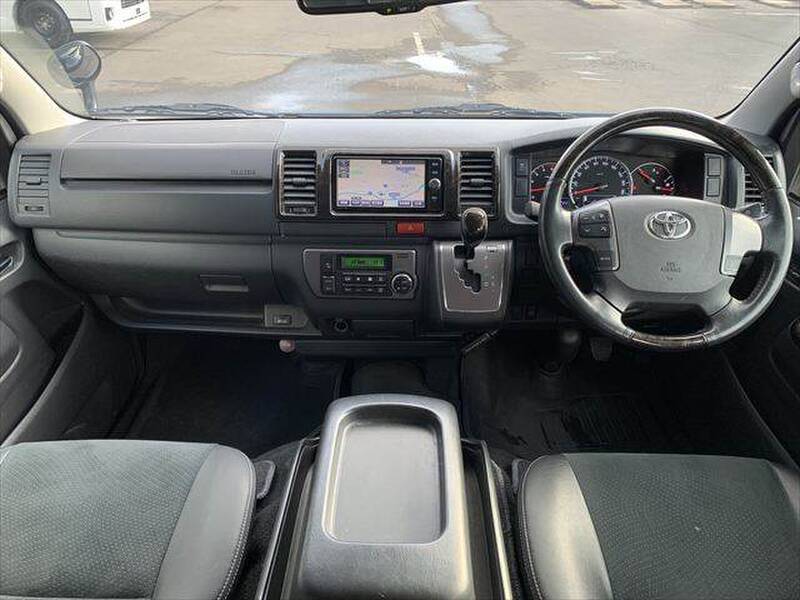TOYOTA HIACE VAN