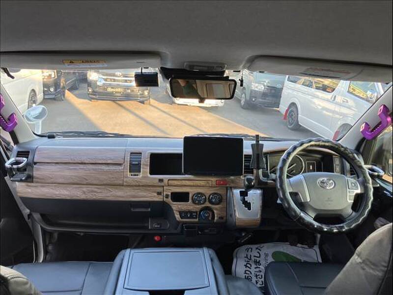 TOYOTA HIACE VAN