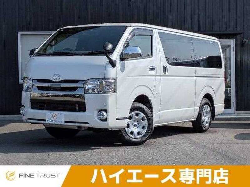 TOYOTA HIACE VAN