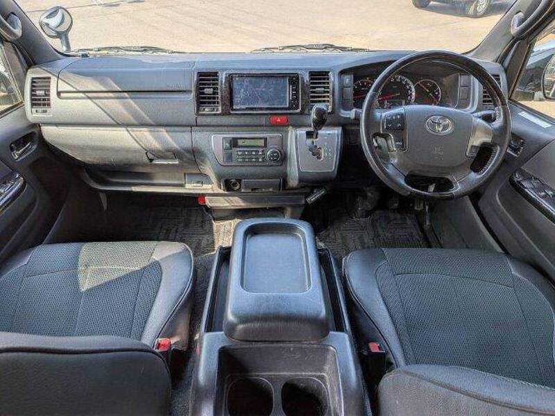 TOYOTA HIACE VAN
