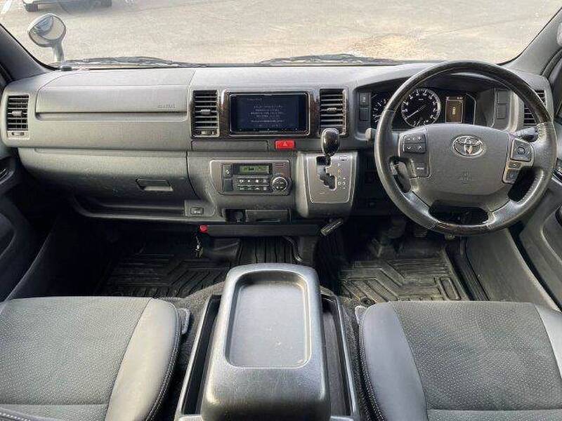TOYOTA HIACE VAN