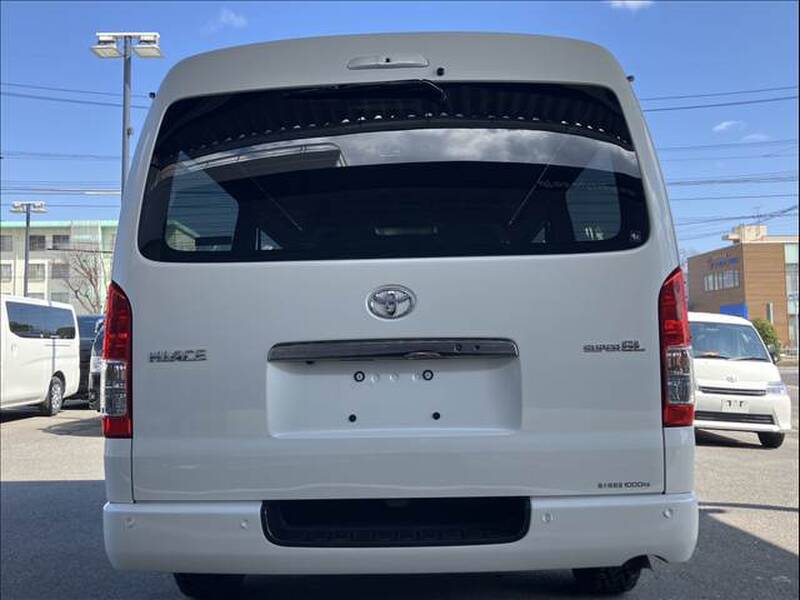 TOYOTA HIACE VAN