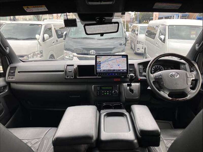 TOYOTA HIACE VAN