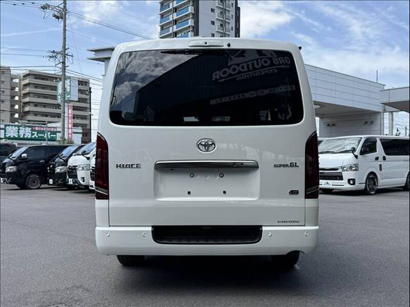 TOYOTA HIACE VAN