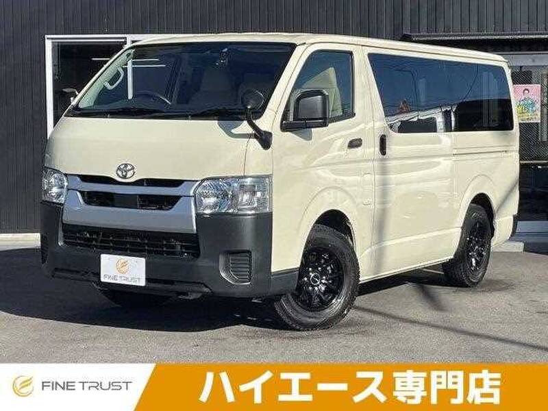 TOYOTA HIACE VAN