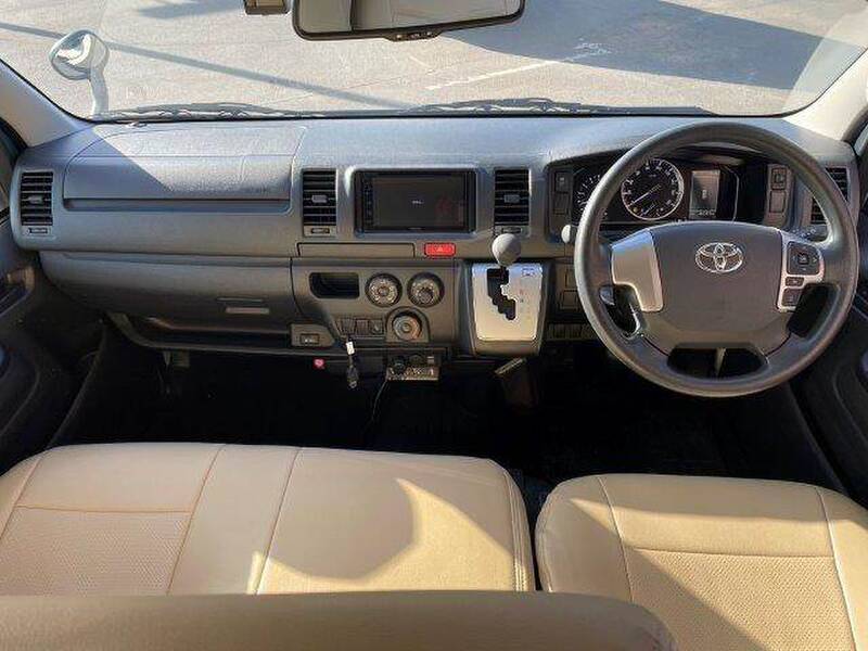 TOYOTA HIACE VAN