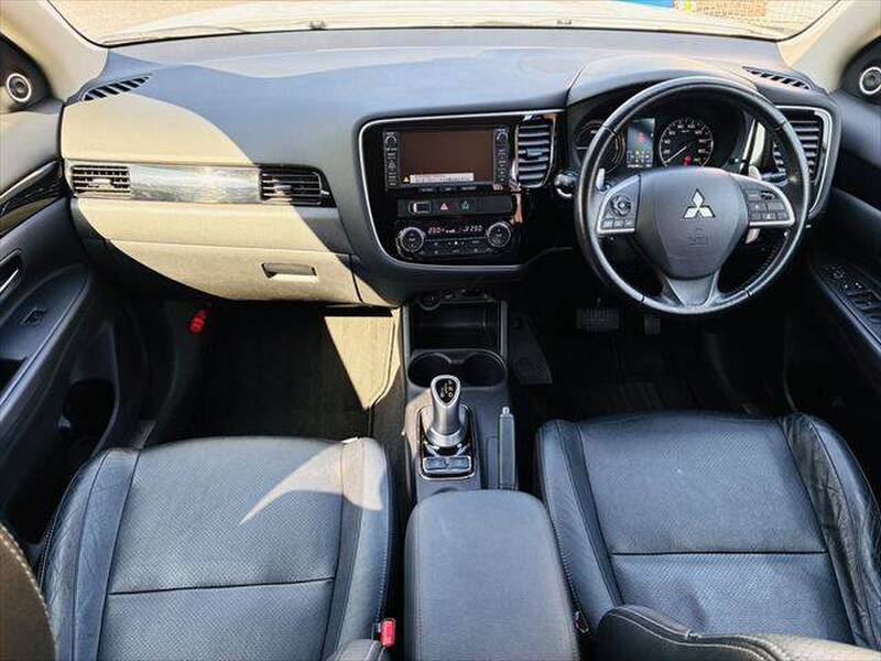 MITSUBISHI OUTLANDER PHV