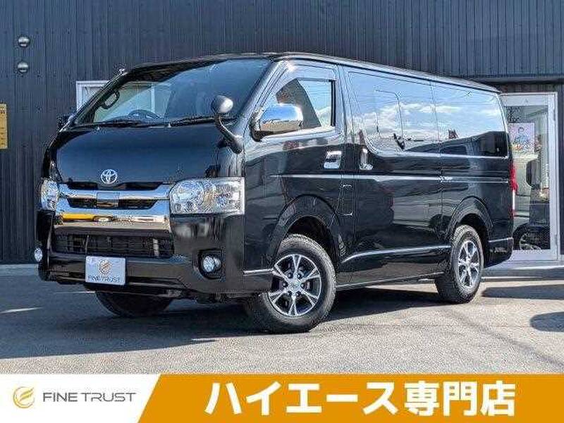 TOYOTA HIACE VAN