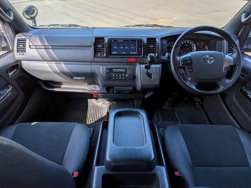 TOYOTA HIACE VAN