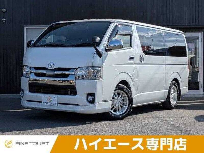 TOYOTA HIACE VAN