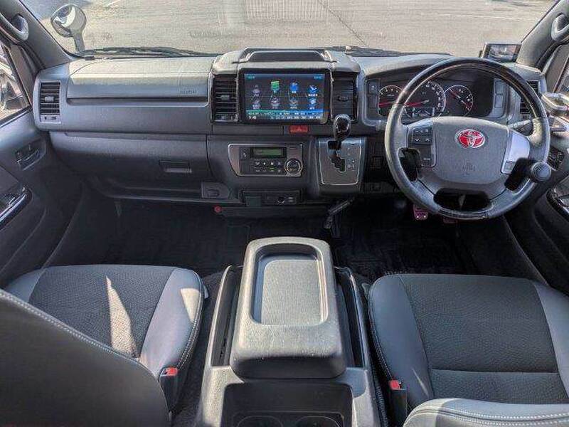 TOYOTA HIACE VAN
