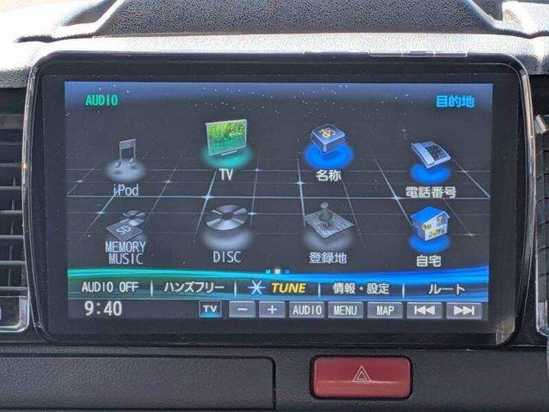 TOYOTA HIACE VAN