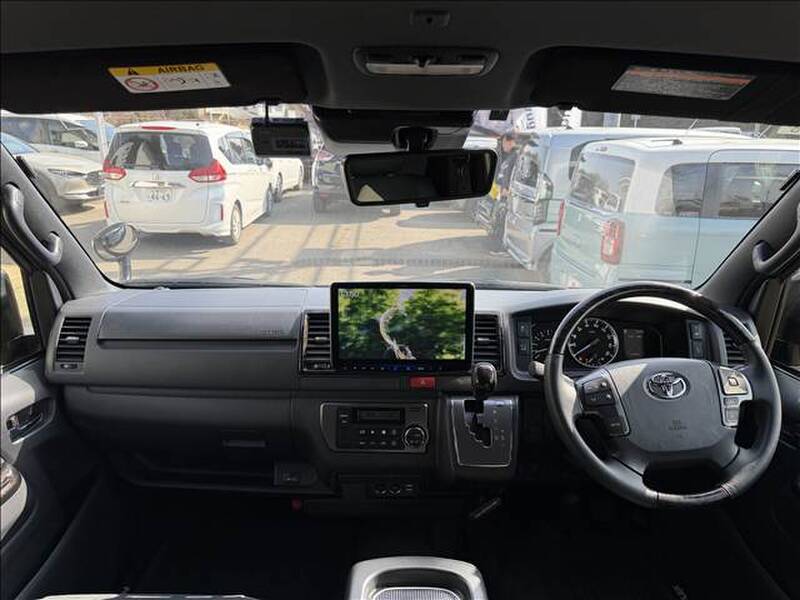 TOYOTA HIACE VAN