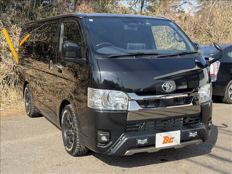 TOYOTA HIACE VAN