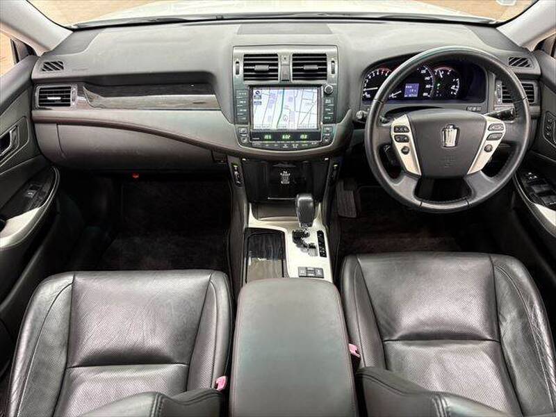 TOYOTA CROWN ATHLETE
