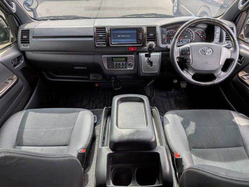 TOYOTA HIACE VAN