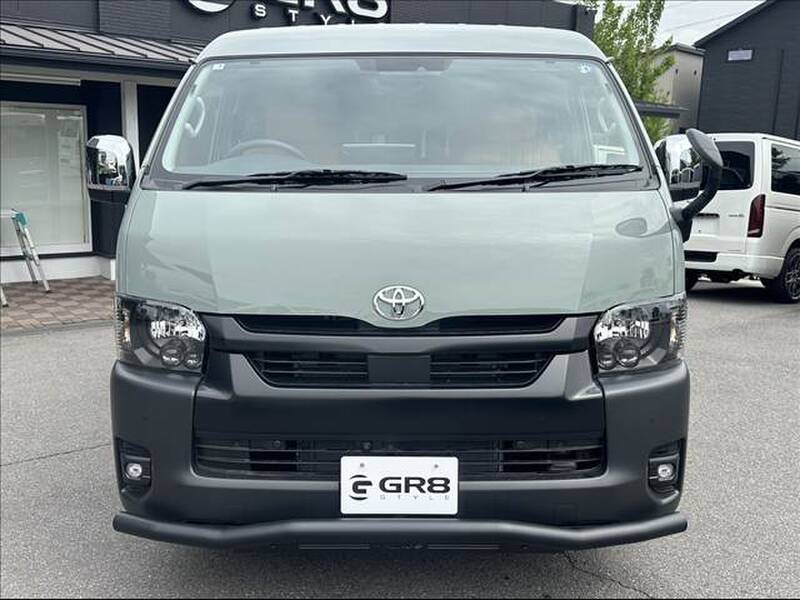 TOYOTA HIACE VAN