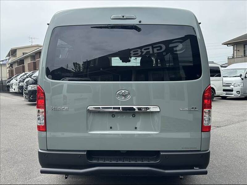 TOYOTA HIACE VAN