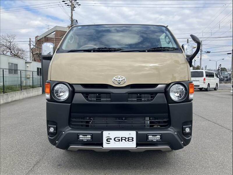 TOYOTA HIACE VAN
