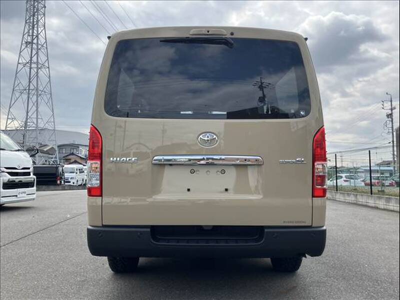 TOYOTA HIACE VAN
