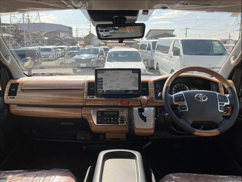 TOYOTA HIACE VAN