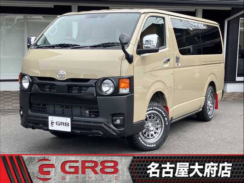 TOYOTA HIACE VAN