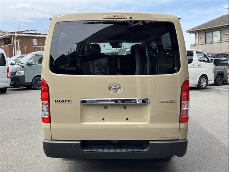 TOYOTA HIACE VAN