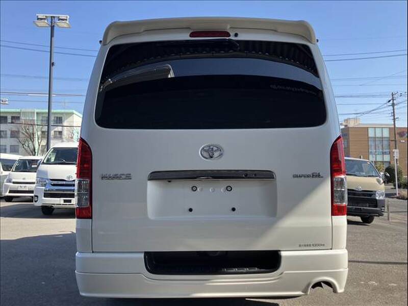 TOYOTA HIACE VAN