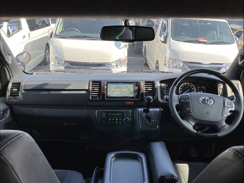 TOYOTA HIACE VAN