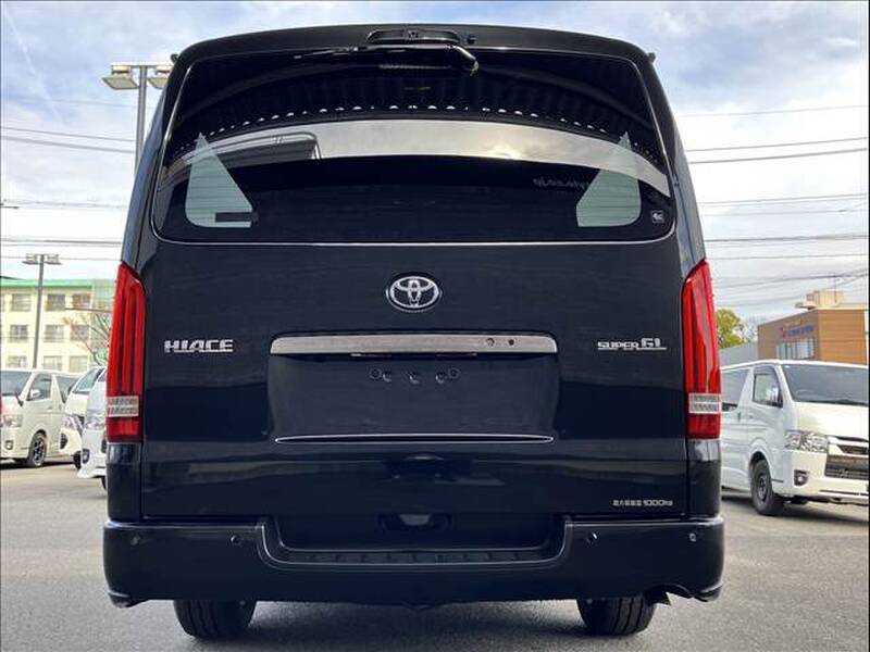 TOYOTA HIACE VAN