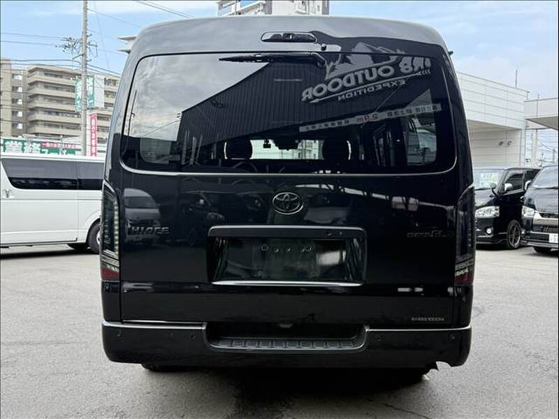 TOYOTA HIACE VAN