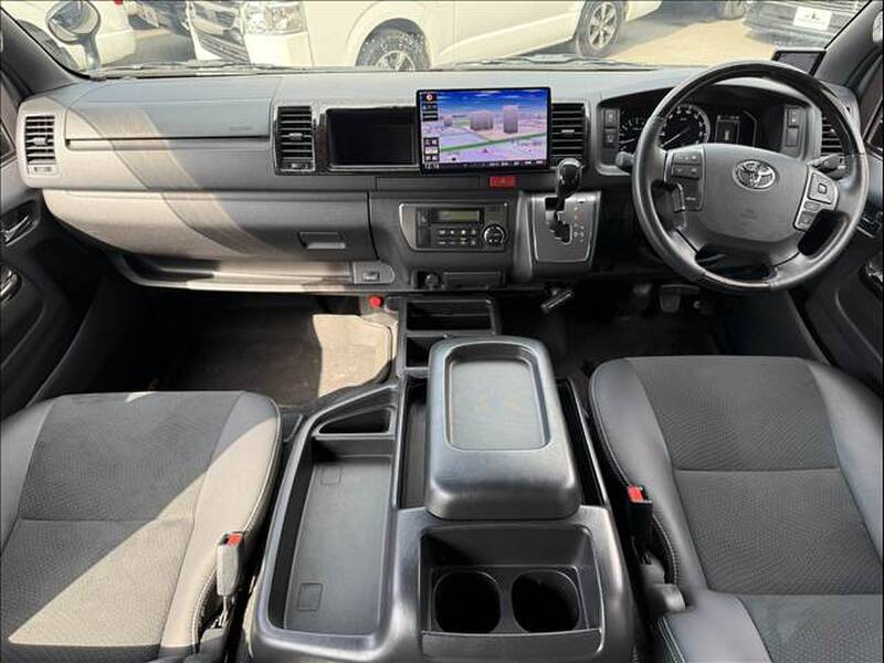TOYOTA HIACE VAN