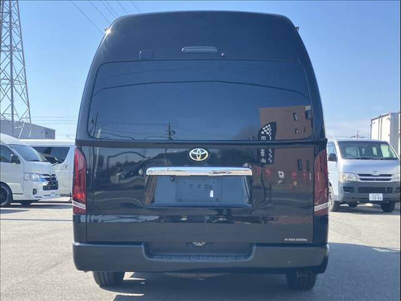 TOYOTA HIACE VAN