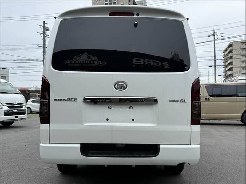 TOYOTA REGIUS ACE VAN
