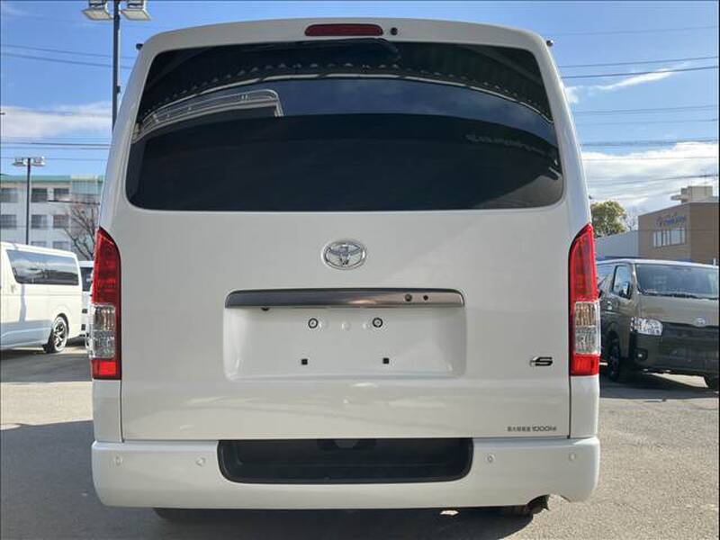 TOYOTA HIACE VAN