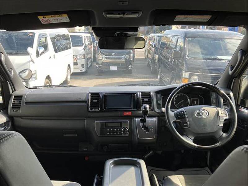 TOYOTA HIACE VAN