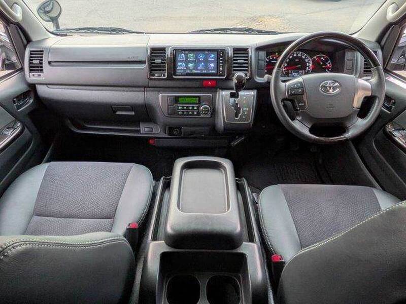 TOYOTA HIACE VAN