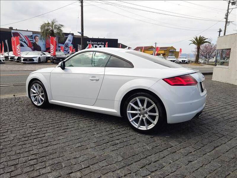 AUDI TT