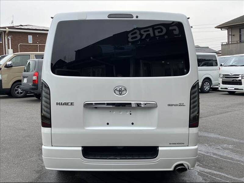 TOYOTA HIACE VAN