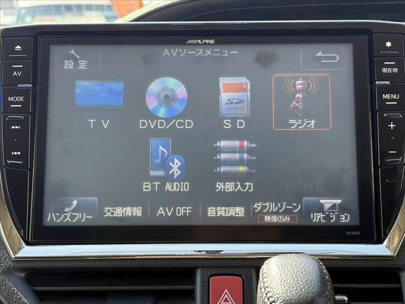 TOYOTA VOXY