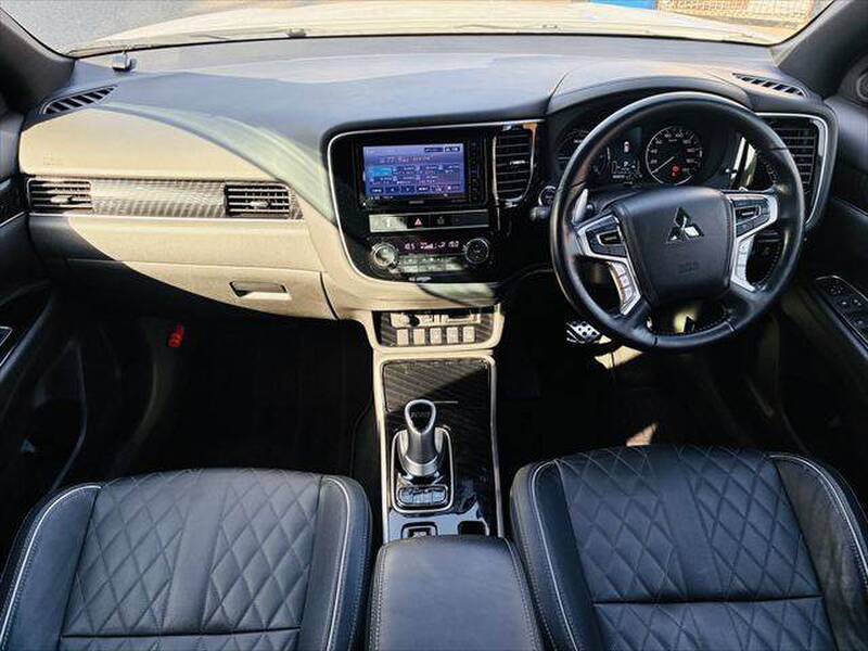 MITSUBISHI OUTLANDER PHV