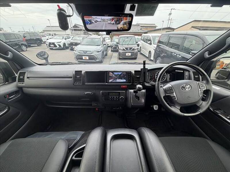 TOYOTA HIACE VAN