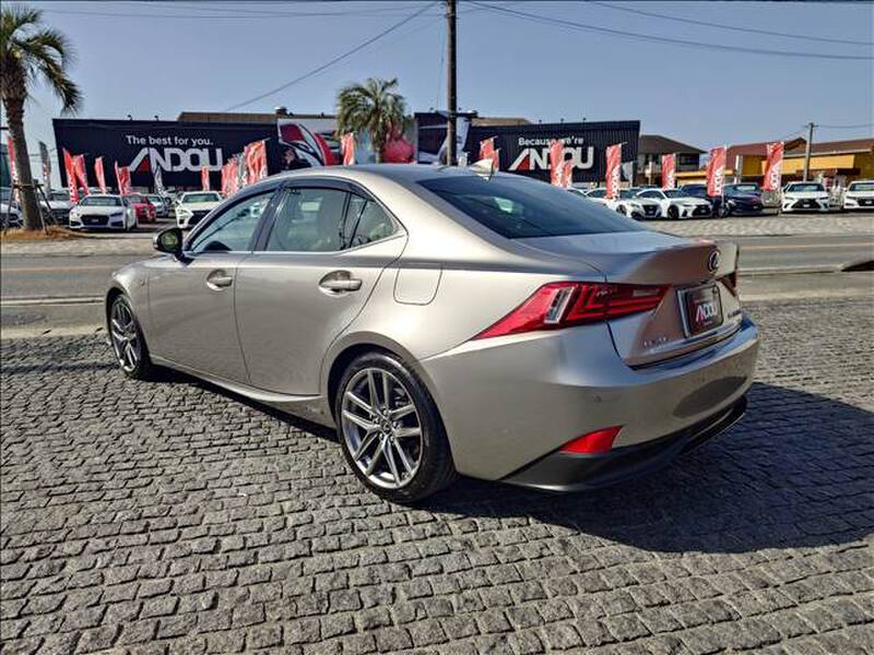 LEXUS IS