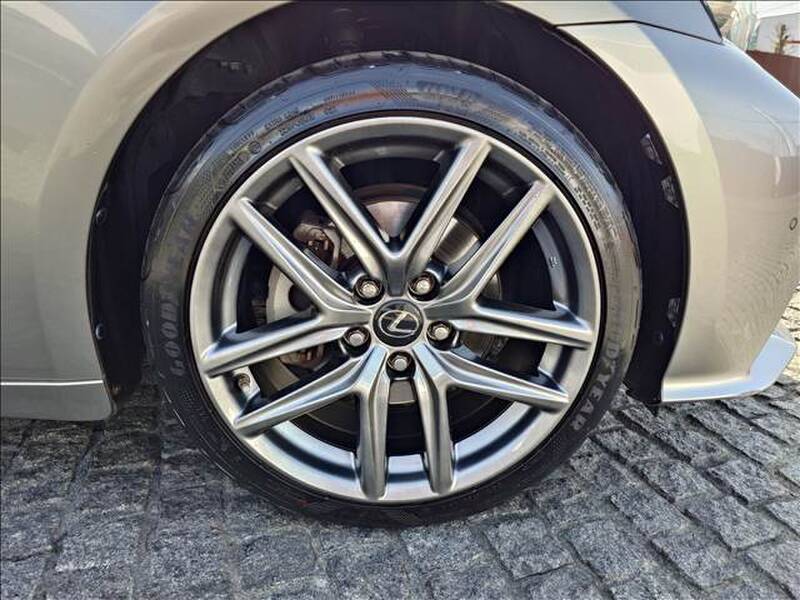LEXUS IS